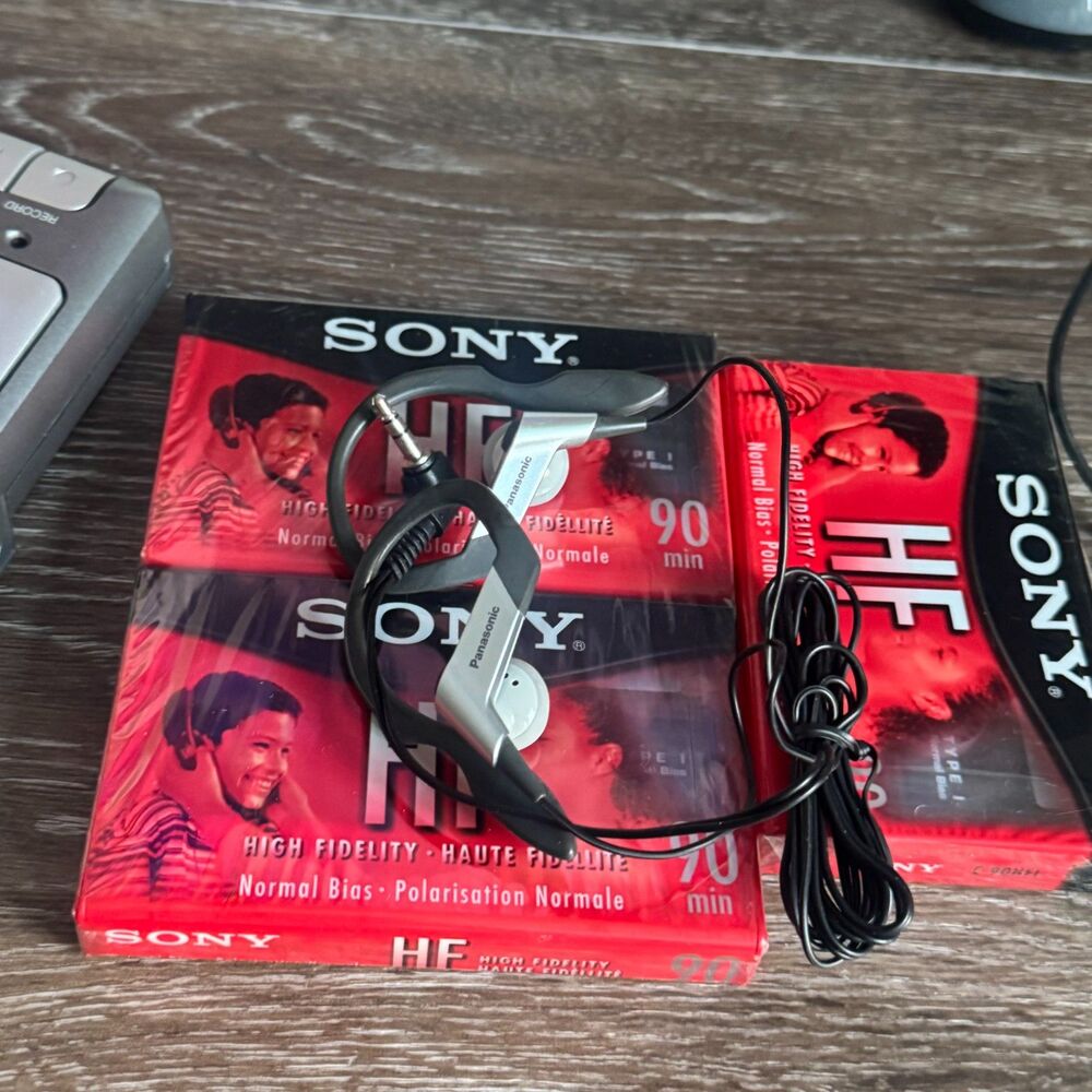 Vintage RCA Cassette Player + Sony blank Tapes + Retro Bag Bundle